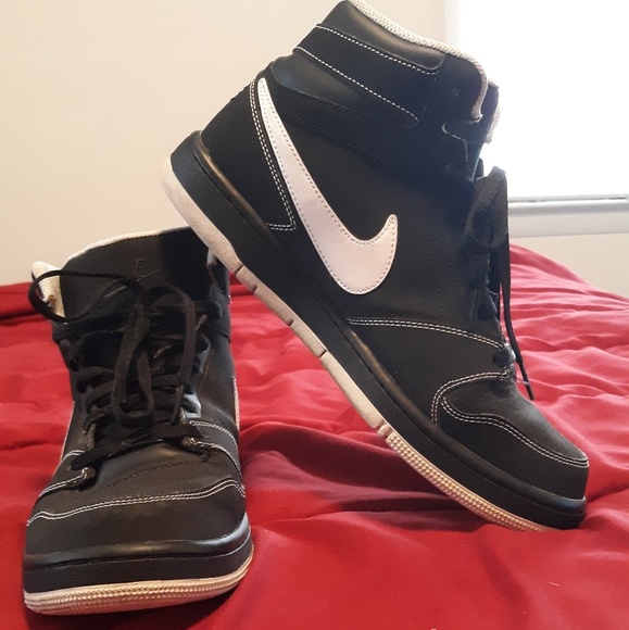 Shoes - Picture 2 of 5